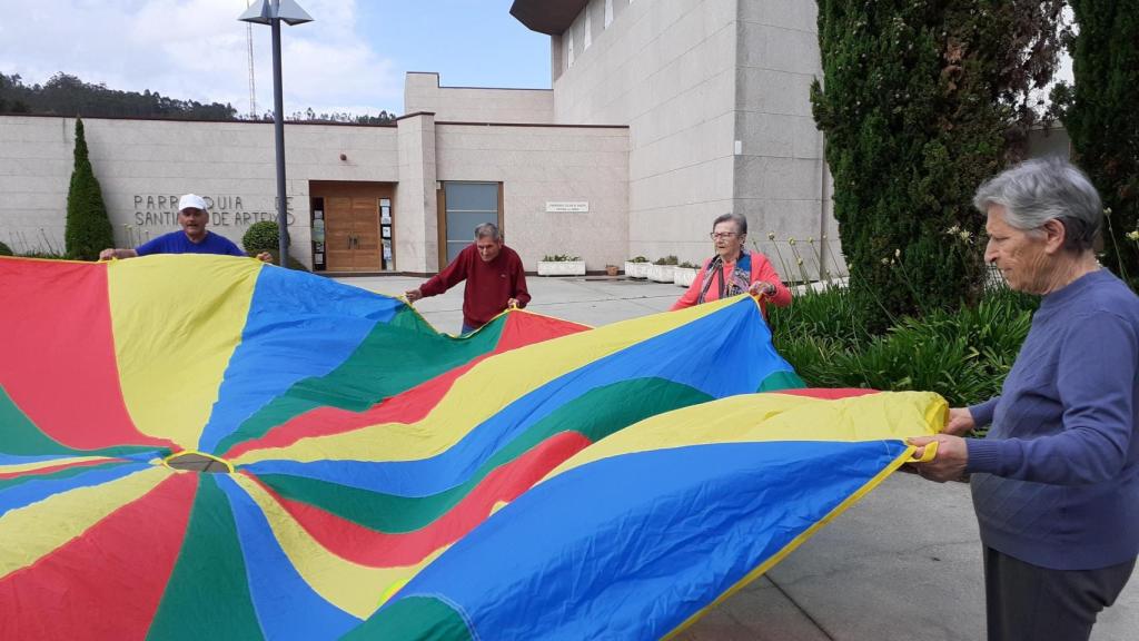 Usuarios del centro de día en una de las actividades