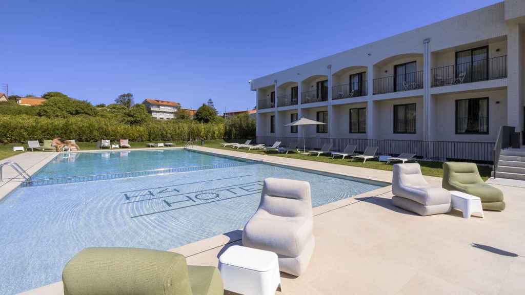 Una de las piscinas del complejo hotelero.