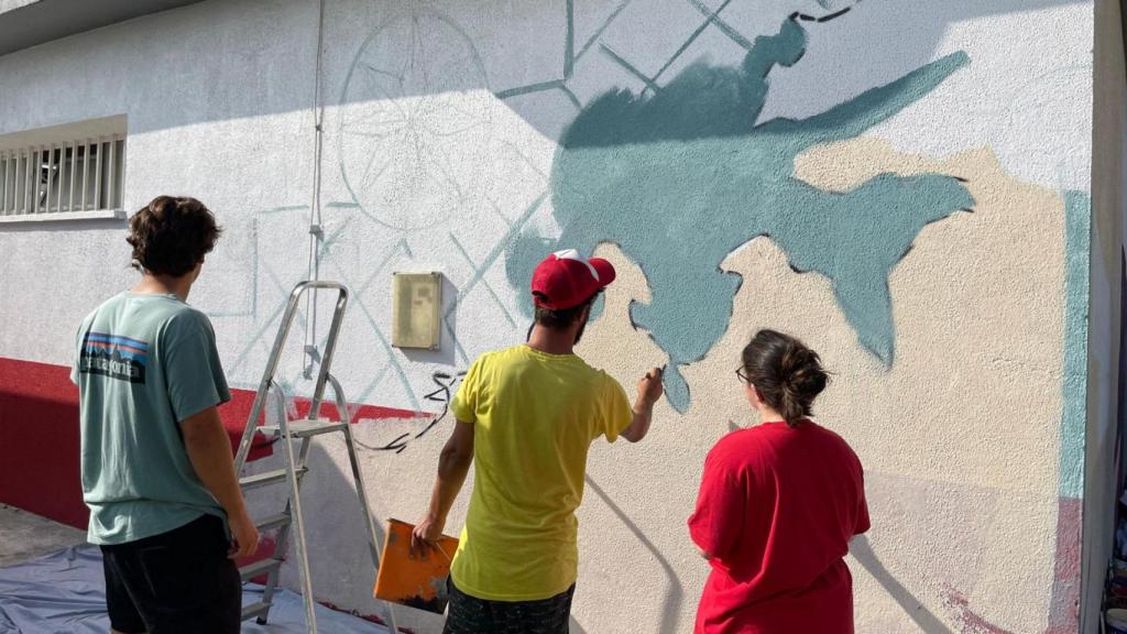Mural en la base de Salvamento Marítimo.