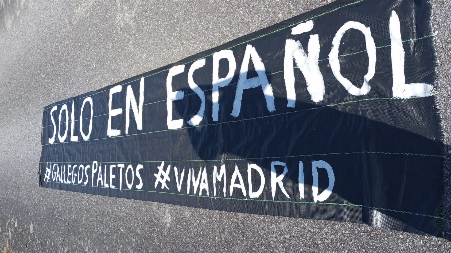 Algunas de las pancartas que aparecieron en A Limia en las últimas horas. @Twitter