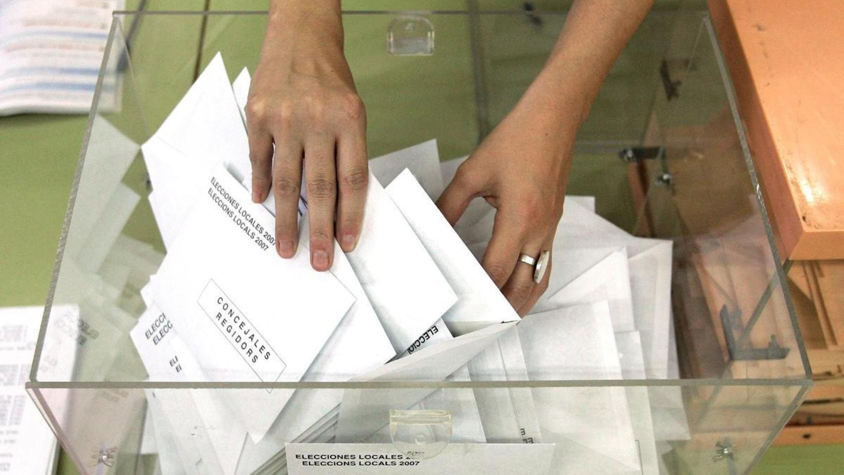Inicio del recuento en una mesa electoral.