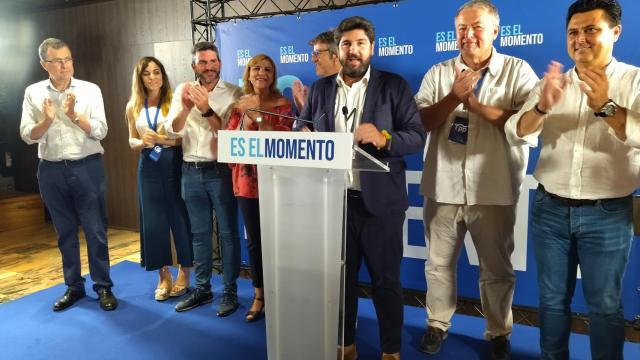 López Miras, en el Hotel Rincón de Pepe de Murcia, analizando los resultados de las elecciones generales.
