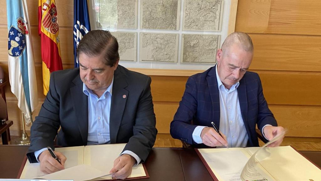 La UDC de A Coruña firma un convenio de colaboración con el sector de la movilidad eléctrica