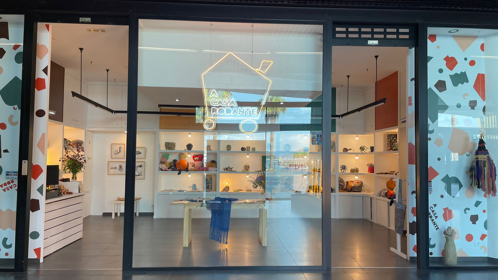 Local de A Casa Rodante en la planta baja del centro comercial.