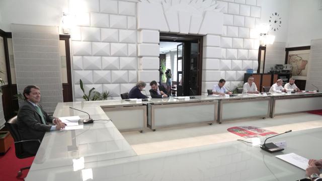 El presidente de la Junta de Castilla y León, Alfonso Fernández Mañueco, en la últlima reunión del Consejo del Diálogo Social, el 11 de julio de 2022