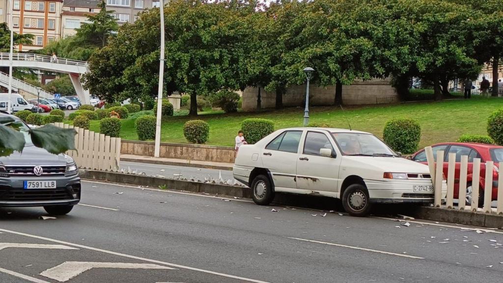 Dos carriles cortados en Alfonso Molina en A Coruña por una salida de vía