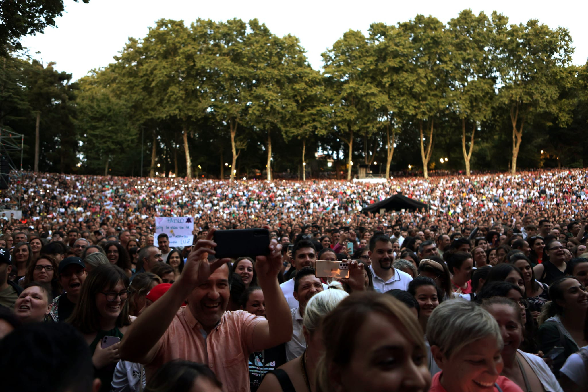 Imagen del auditorio abarrotado este lunes. (Concello de Vigo).