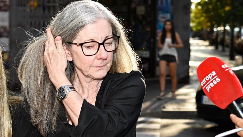 Isabel Chávarri atendiendo a la prensa en las últimas horas.