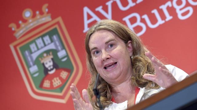 La alcaldesa de Burgos, Cristina Ayala, durante una rueda de prensa.