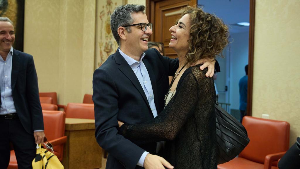 Los ministros de Presidencia y Hacienda, Félix Bolaños y María Jesús Montero, este miércoles en la reunión de la Diputación Permanente del Congreso.