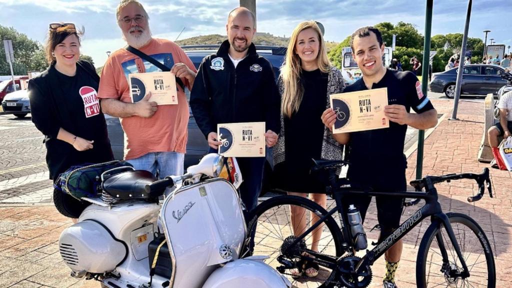 Un joven gallego realiza en solo dos días y en bicicleta los 600 kilómetros de la Ruta N-VI