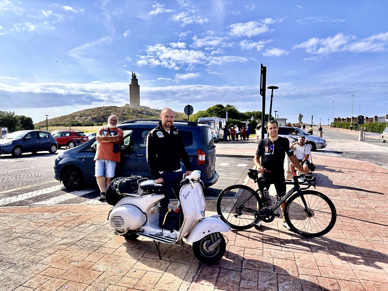Tres de las últimas personas en realizar la Ruta de la N-VI (Cedida).
