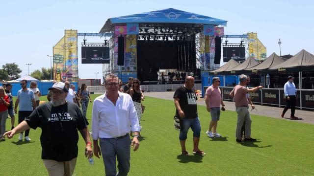 El alcalde de Benidorm, Toni Pérez, visita las instalaciones del Low, este viernes.