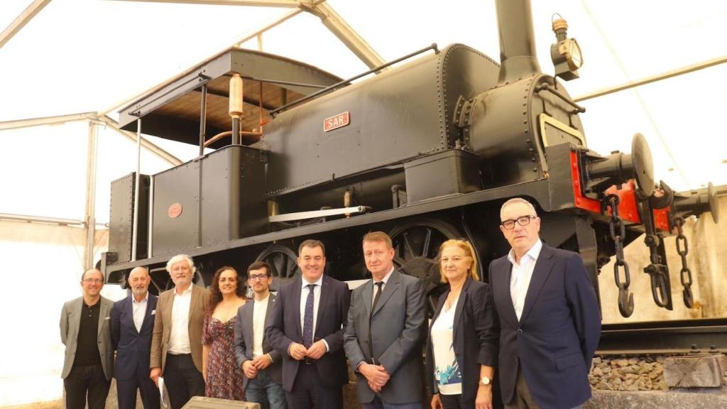 Restauración de la locomotora Sarita, en el Museo de Camilo José Cela