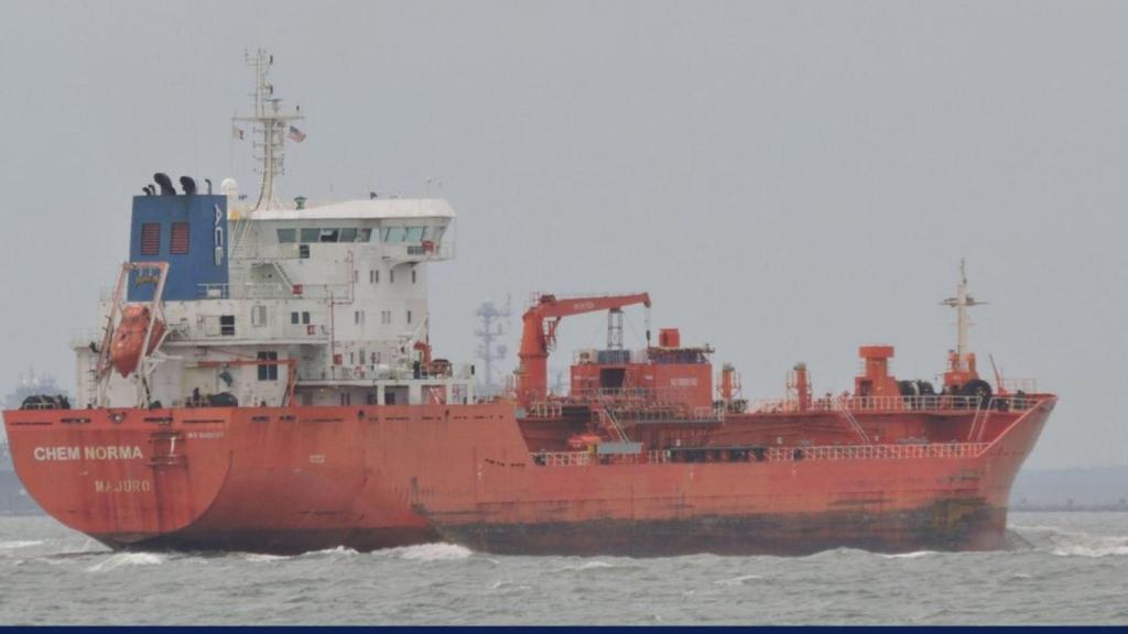 Un tripulante con una luxación a 190 millas de tierra es evacuado a Alvedro en A Coruña