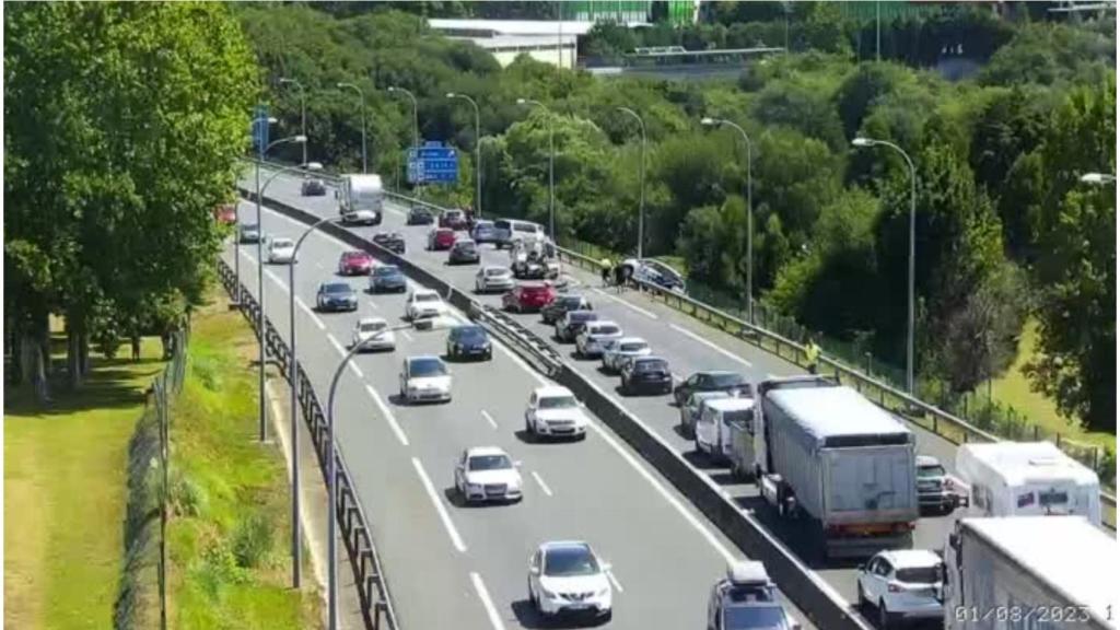 Imagen del accidente en la AP-9 a la altura de O Burgo