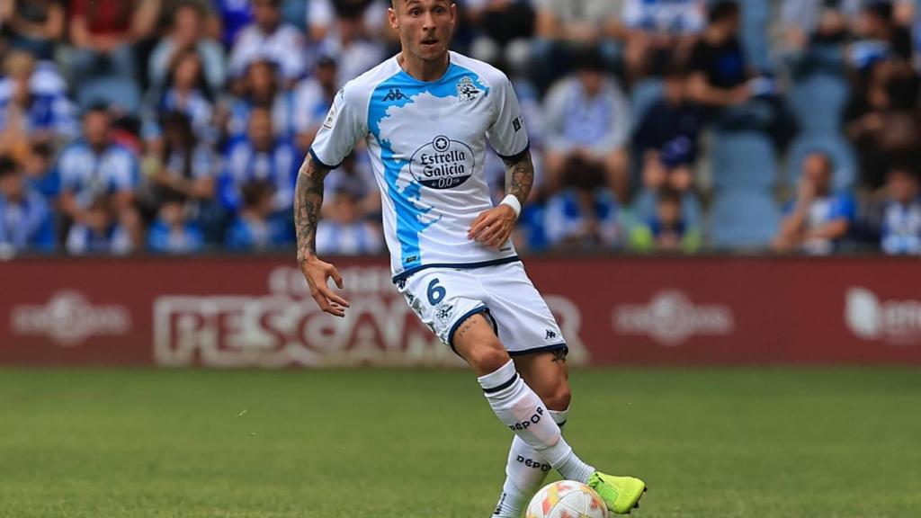 Isi Gómez en un lance de un partido de la temporada pasada.