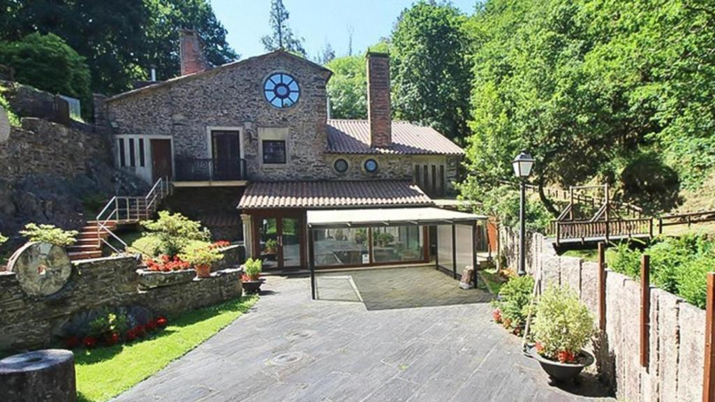 A la venta un antiguo molino convertido en vivienda.