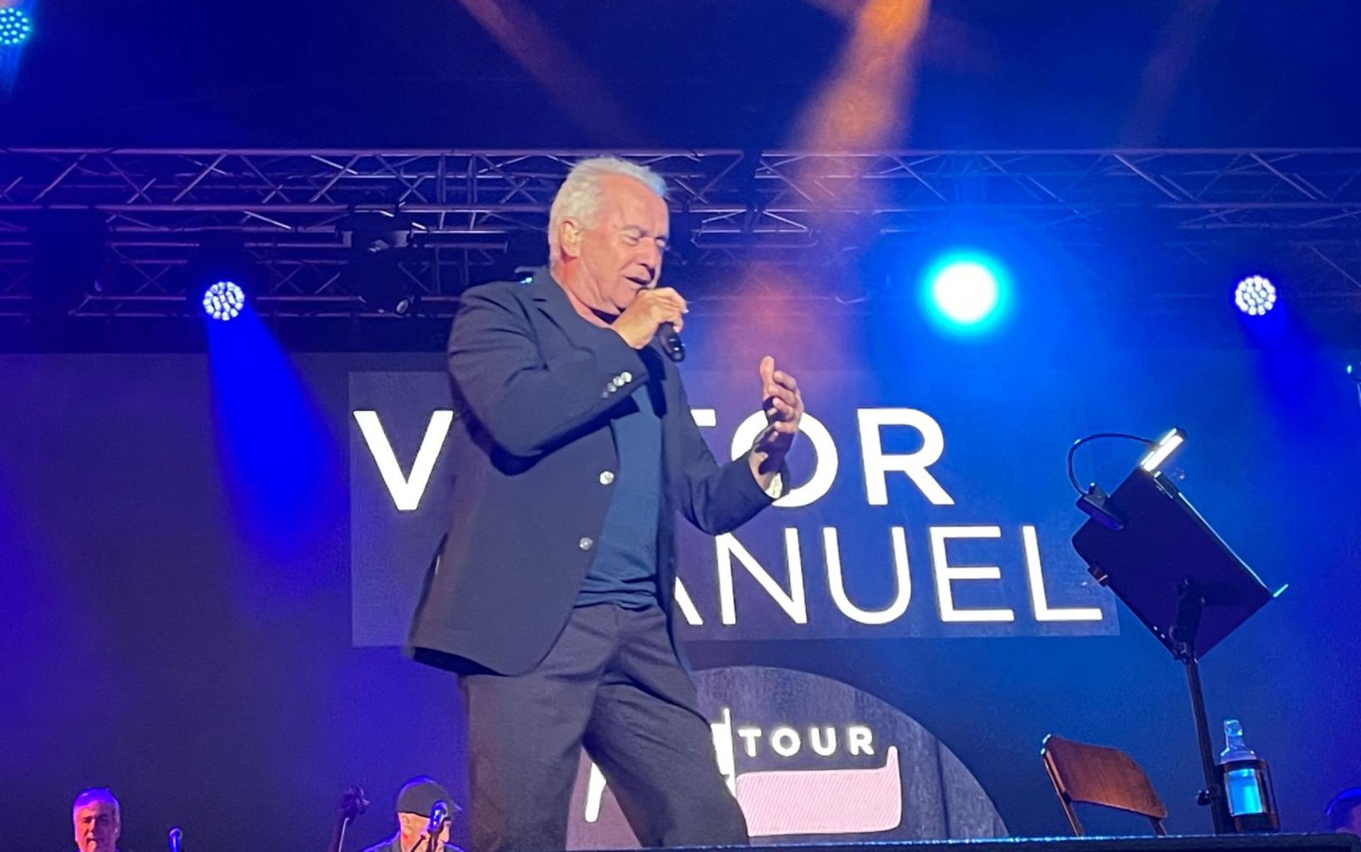Víctor Manuel durante su actuación (Foto: Quincemil)