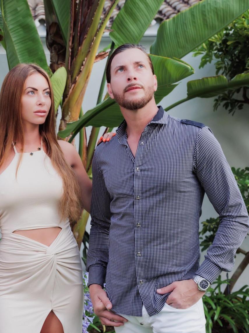 Xavier, hijo de Olivia Valère, junto a su esposa, Natasha.