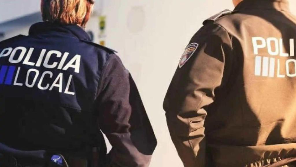 Imagen de archivo de dos policías locales.