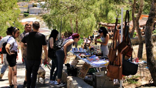 Visitantes de las cuevas de Rodeo (Rojales), en una imagen de archivo.