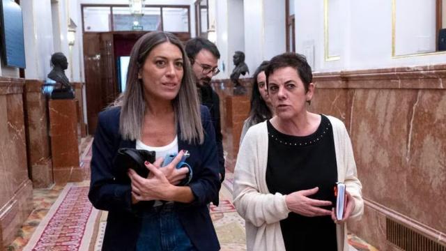 Míriam Nogueras y Mertxe Aizpurua, en una foto de archivo en los pasillos del Congreso.