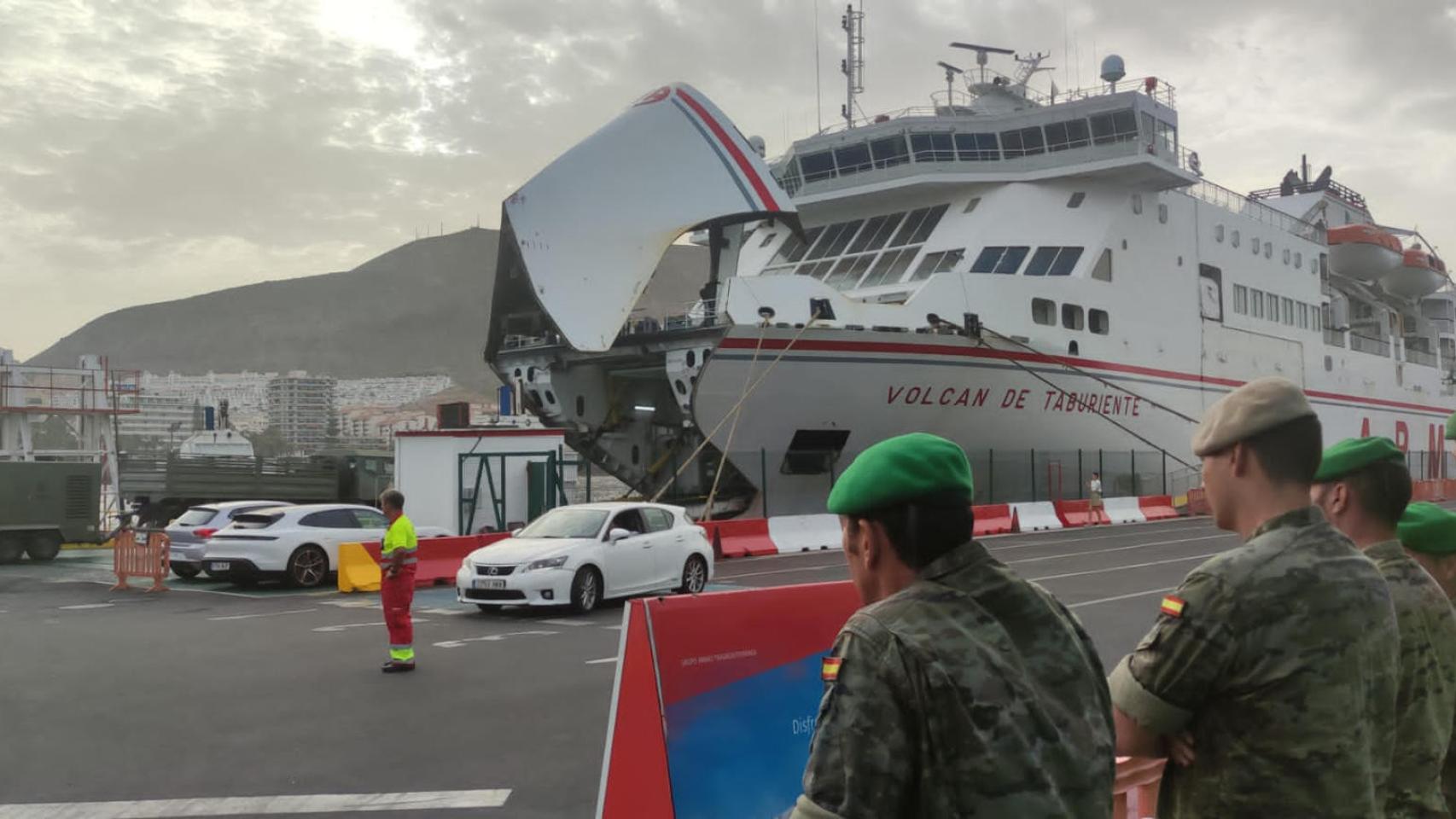 Grupos electrógenos llegando al puerto de San Sebastián de La Gomera.