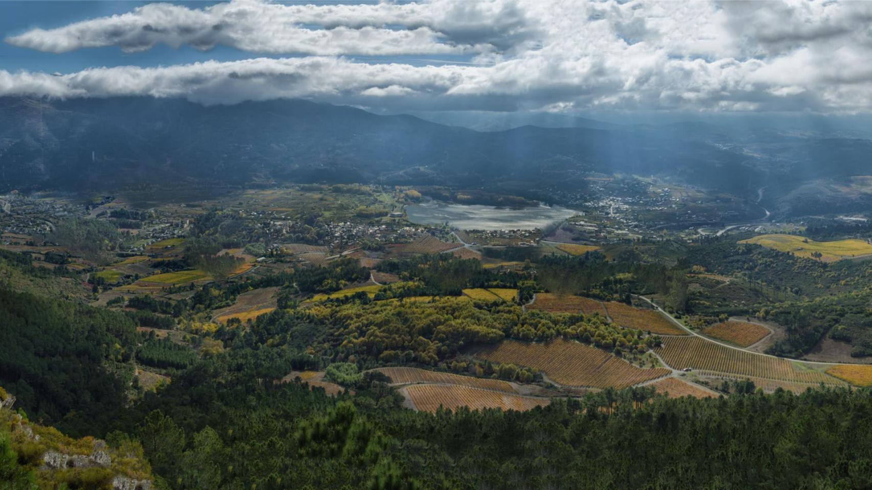 Vista de la comarca de Valdeorras, en la provincia de Ourense.