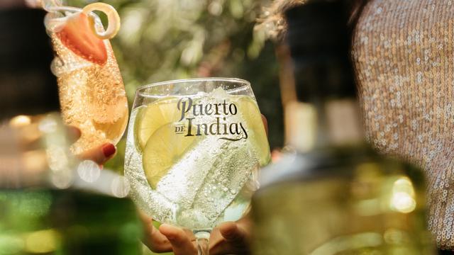 La nueva ginebra amarilla de limón y fresas.