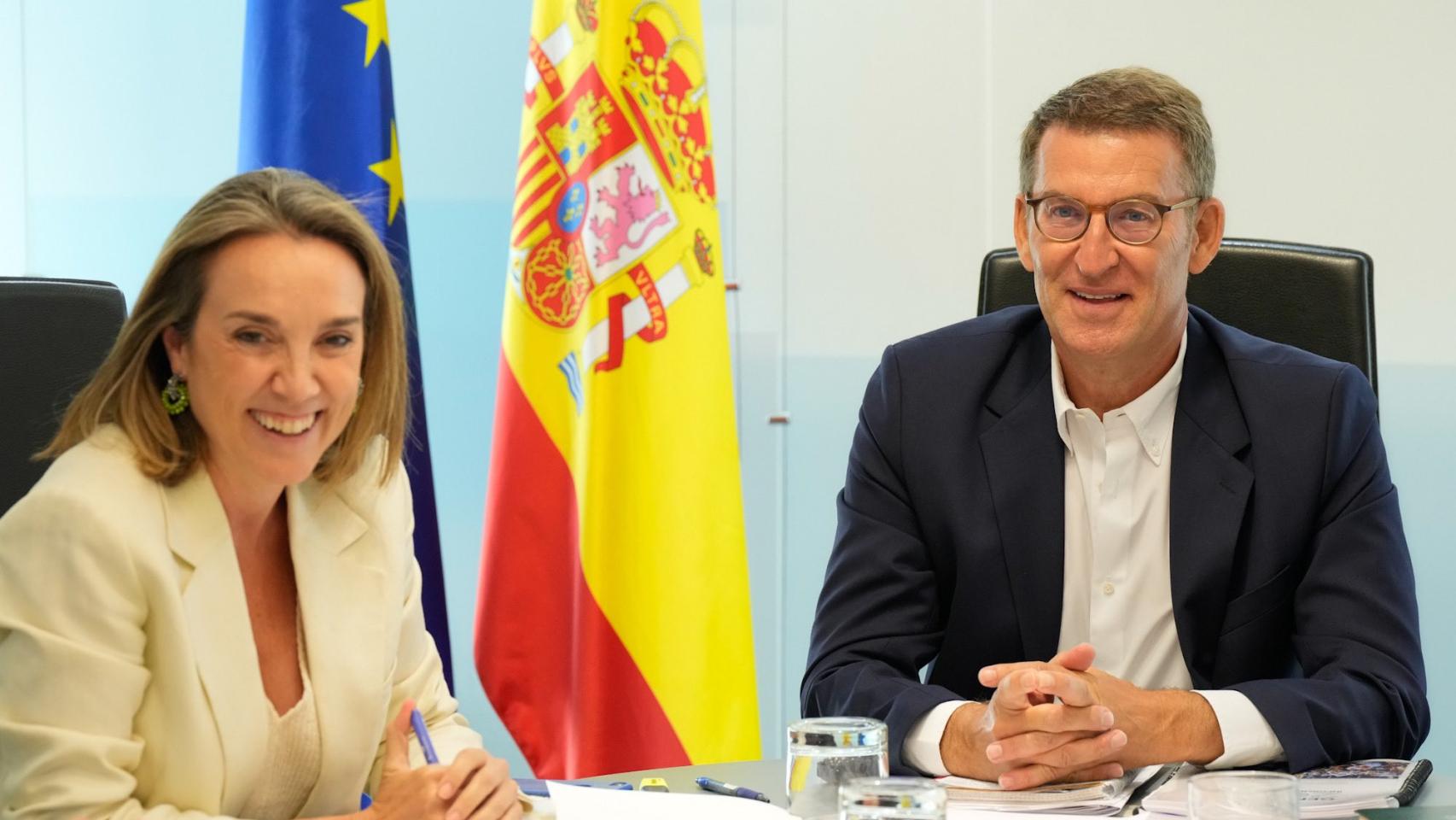 El presidente del PP, Alberto Núñez Feijóo, junto a Cuca Gamarra este miércoles en la sede de Génova.
