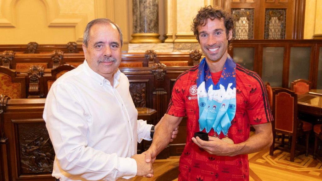 Homenaje a los bomberos en el Concello de A Coruña.