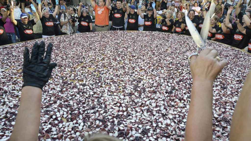 Tapa de pulpo gigante en O Carballiño (Ourense).