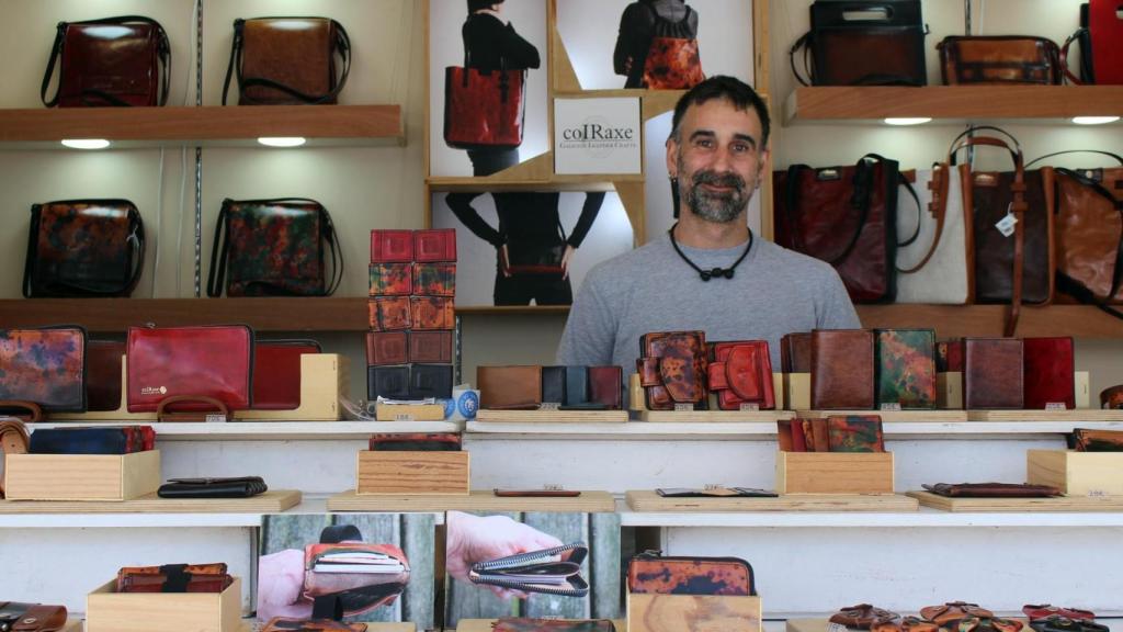 Isaac Romero, responsable de Coiraxe, en la Feria Mostrart de A Coruña.