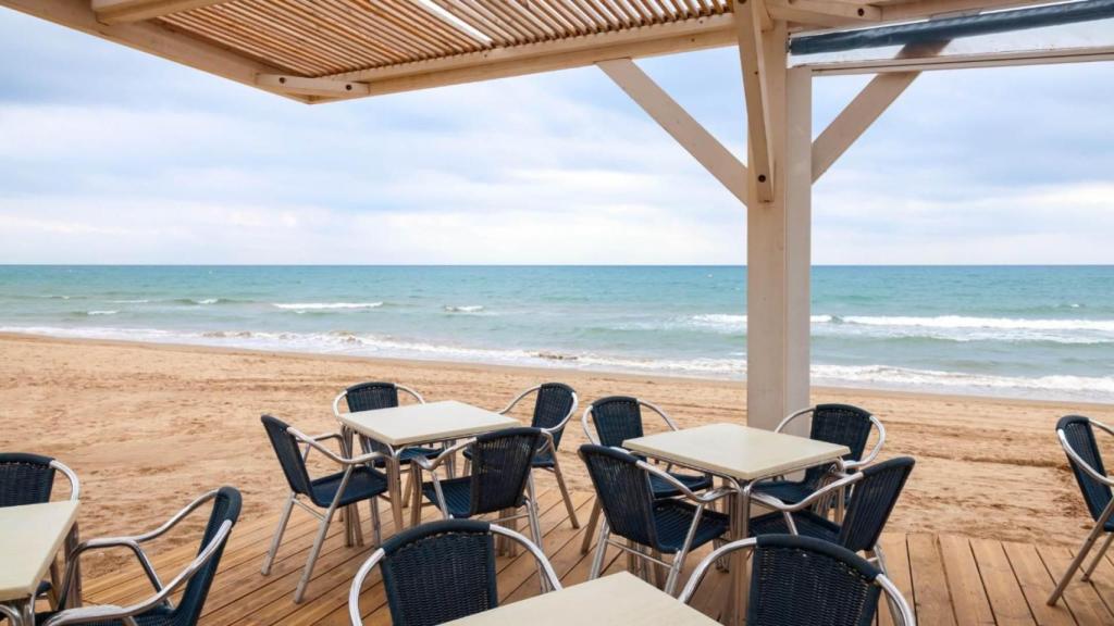 Una terraza a pie de playa