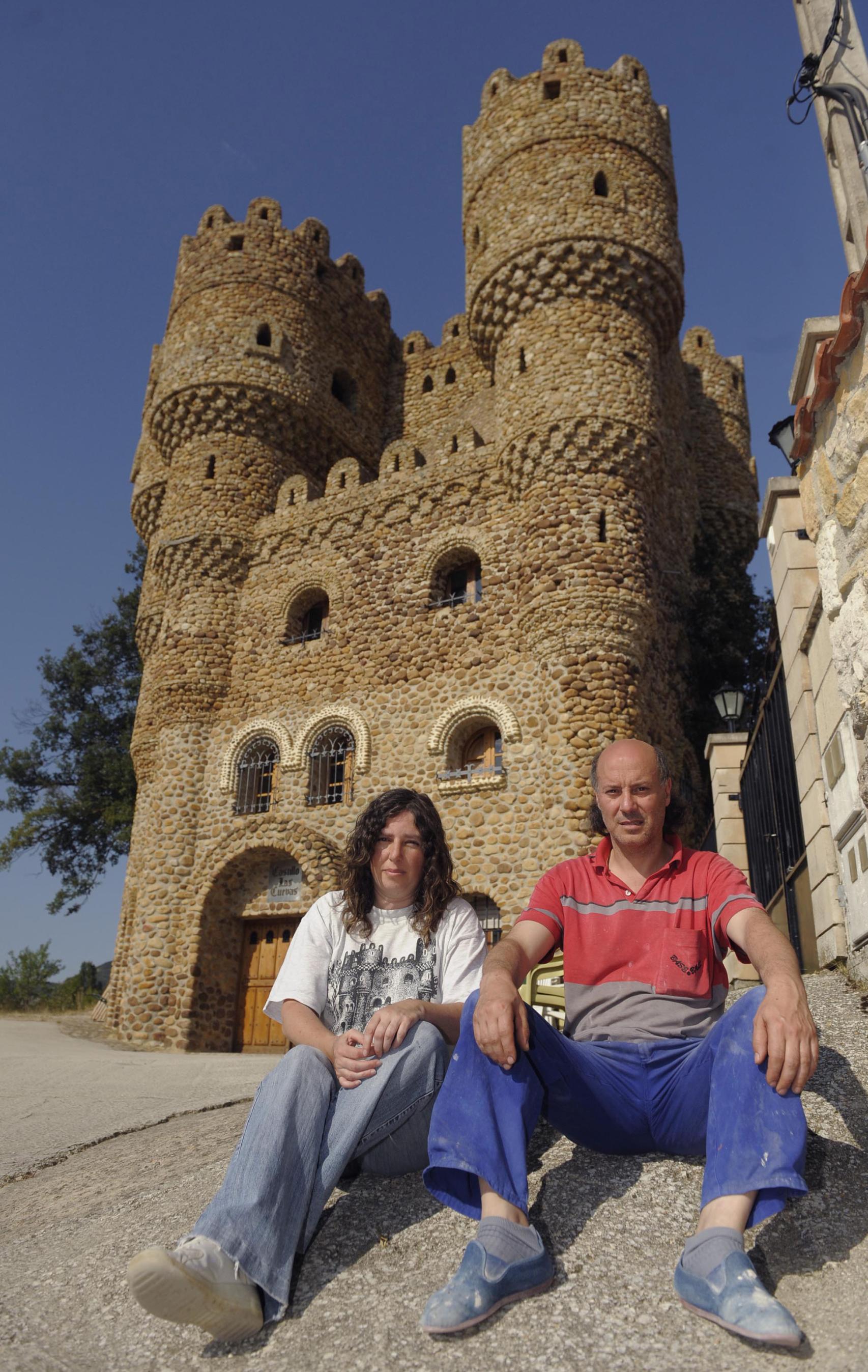 Luis y Yolanda en el castillo