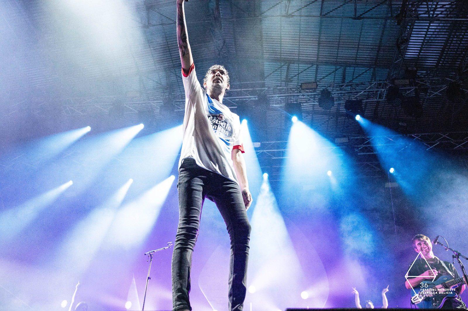 Nino con la camiseta del Deportivo (@FestNoroesteEG).