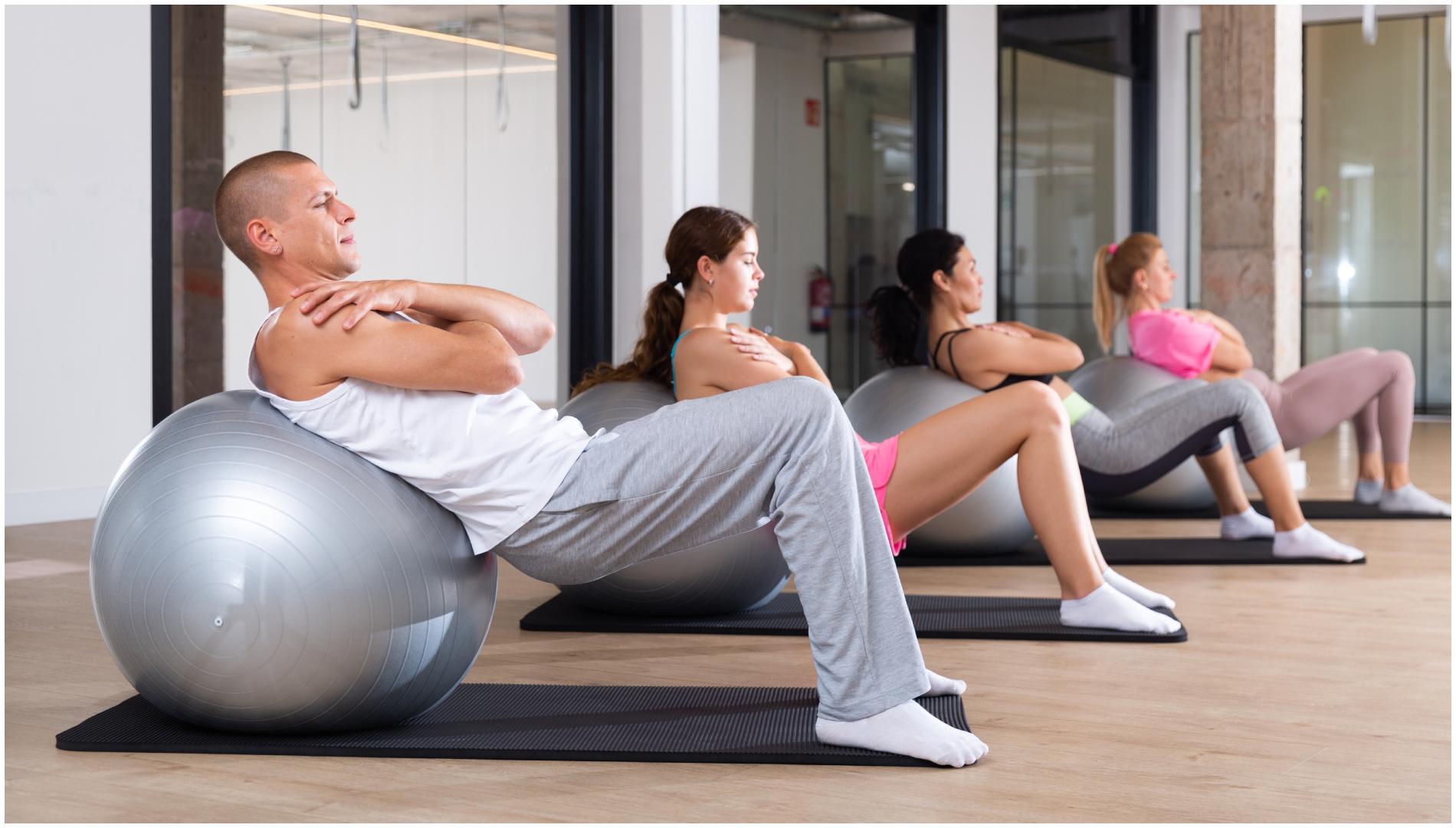 Una clase de pilates en suelo (Shutterstock)