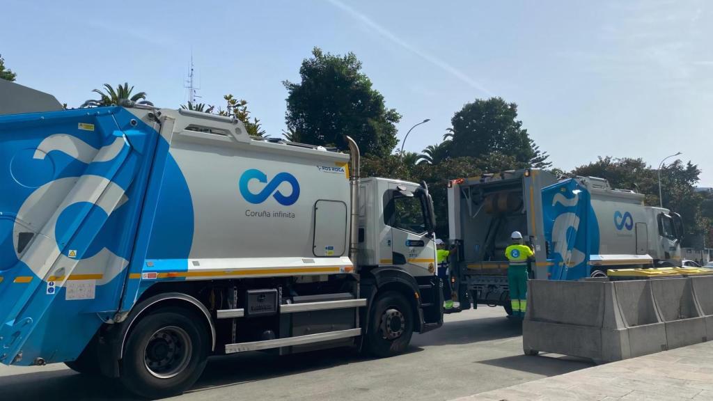 Trabajadores en el Obelisco durante la alerta amarilla por altas temperaturas