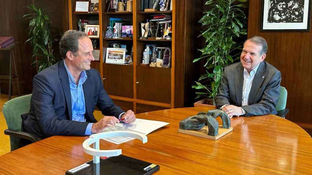 El presidente del Puerto, Carlos Botana y el alcalde de Vigo, Abel Caballero, este miércoles.
