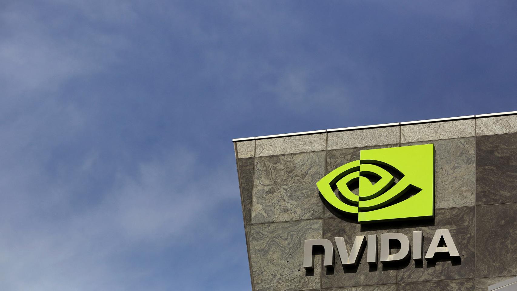 Logo de Nvidia en su sede de Santa Clara, California (Estados Unidos)