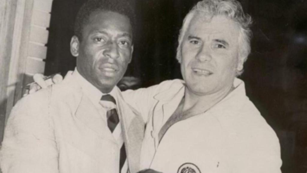 Lázaro Candal junto a Pelé.