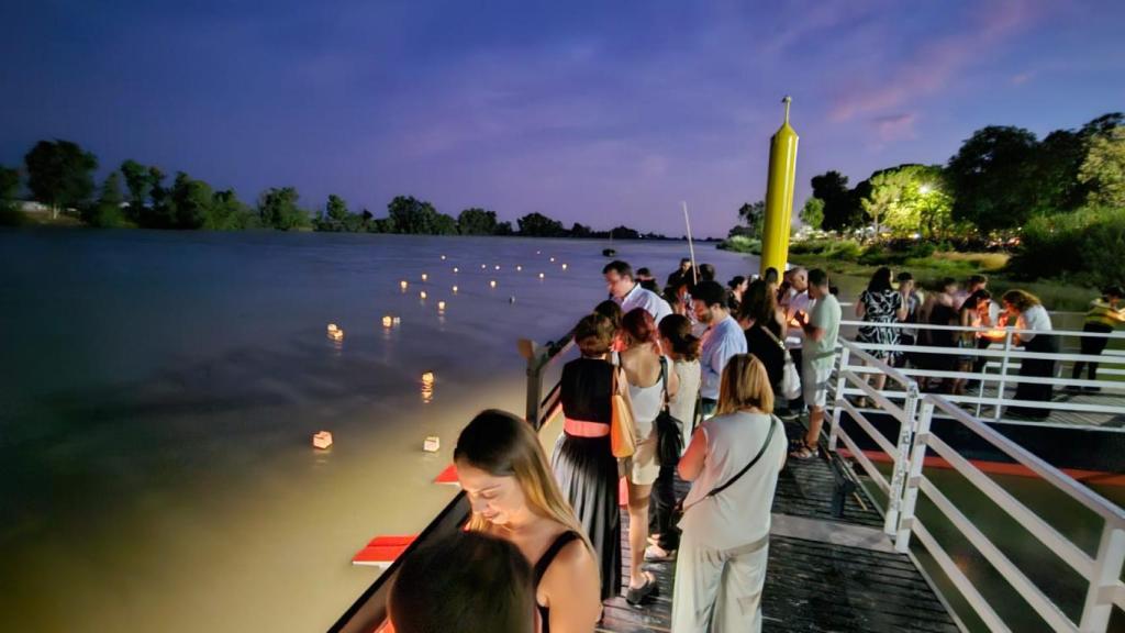 Celebración de la fiesta del Toro Nagashi el pasado 15 de agosto a orillas del Guadalquivir.