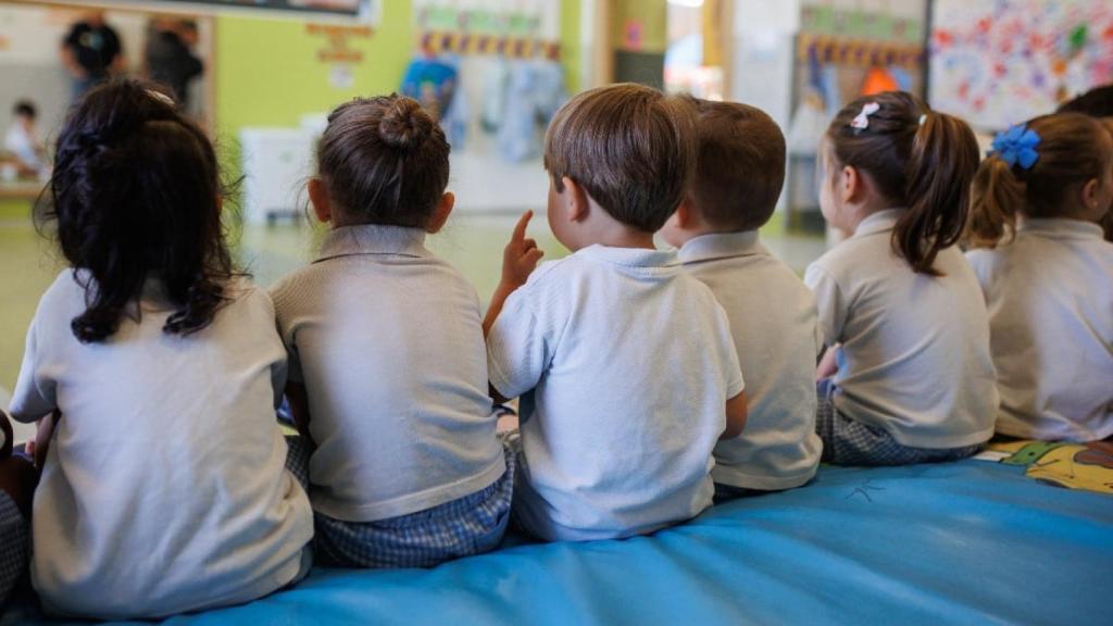 Niños en un colegio.