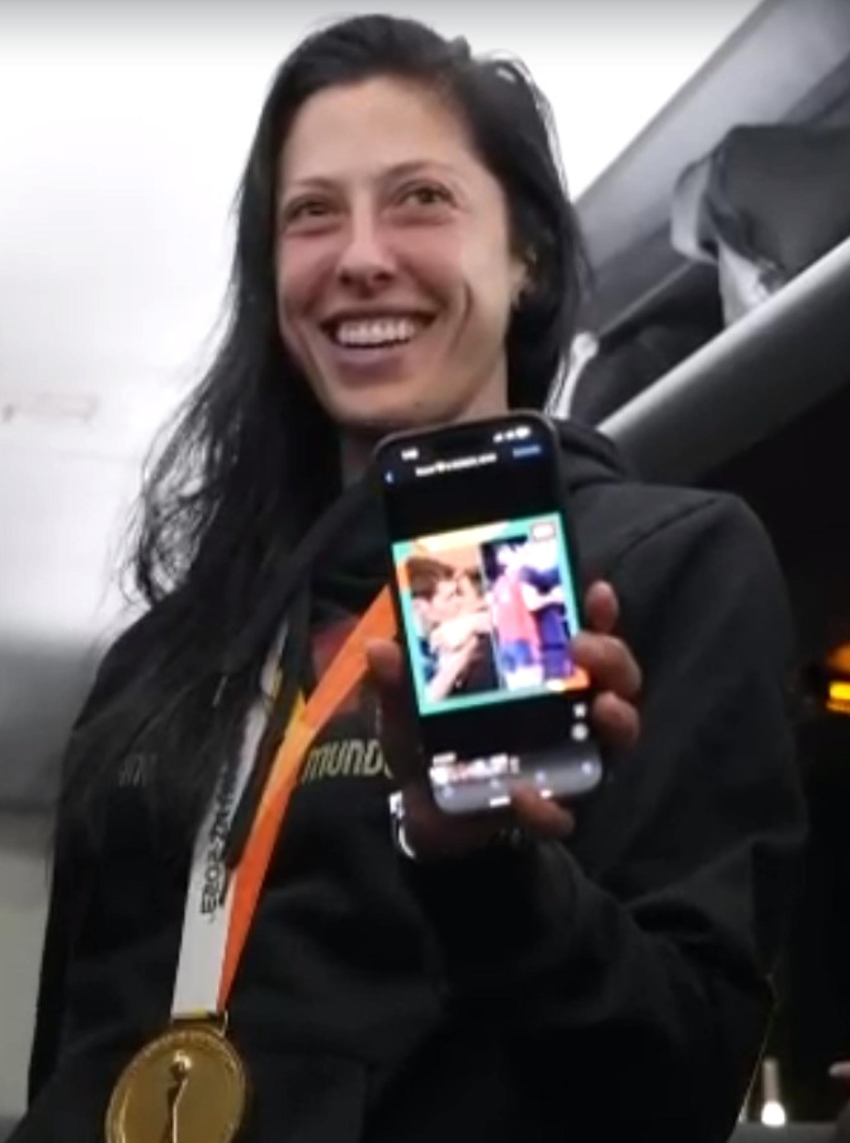 Jenni Hermoso enseña su beso con Rubiales y una comparación ocurrido años antes con Iker Casillas y Sara Carbonero.