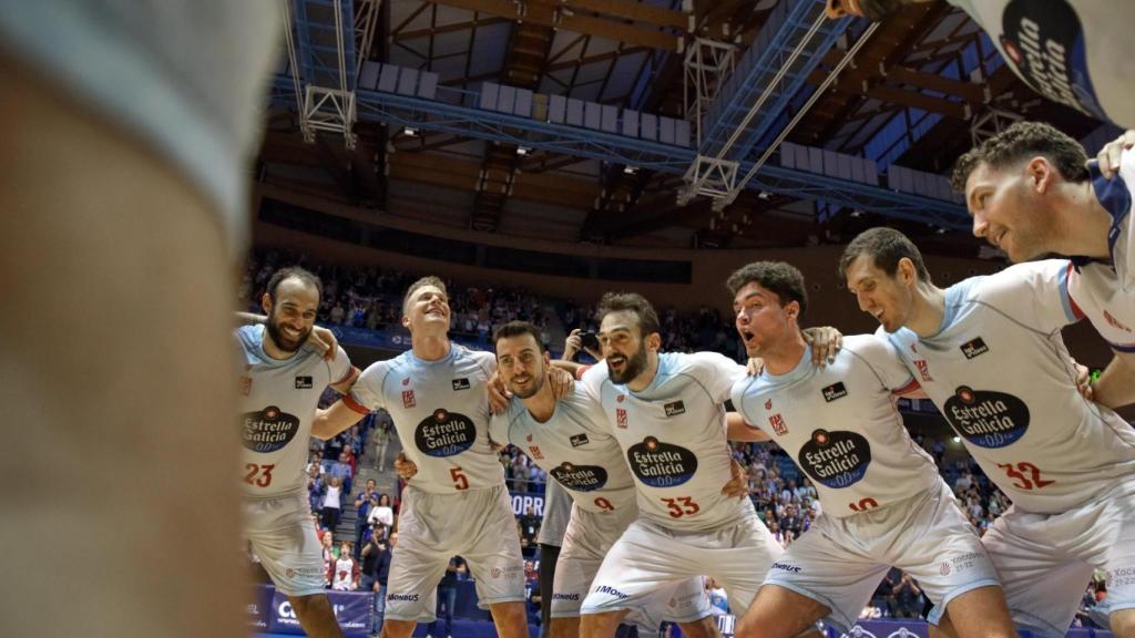 La plantilla del Monbús Obradoiro la pasada temporada
