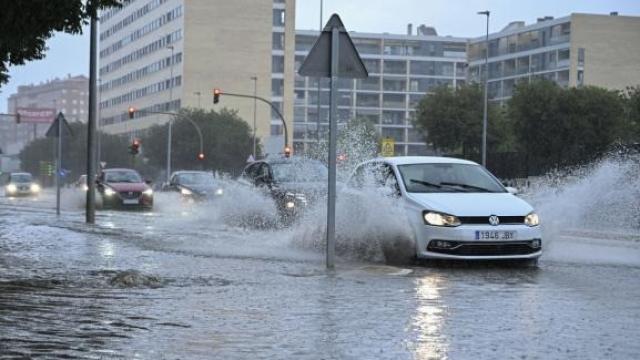 Vista desde el interior de un coche de las condiciones climáticas de España.