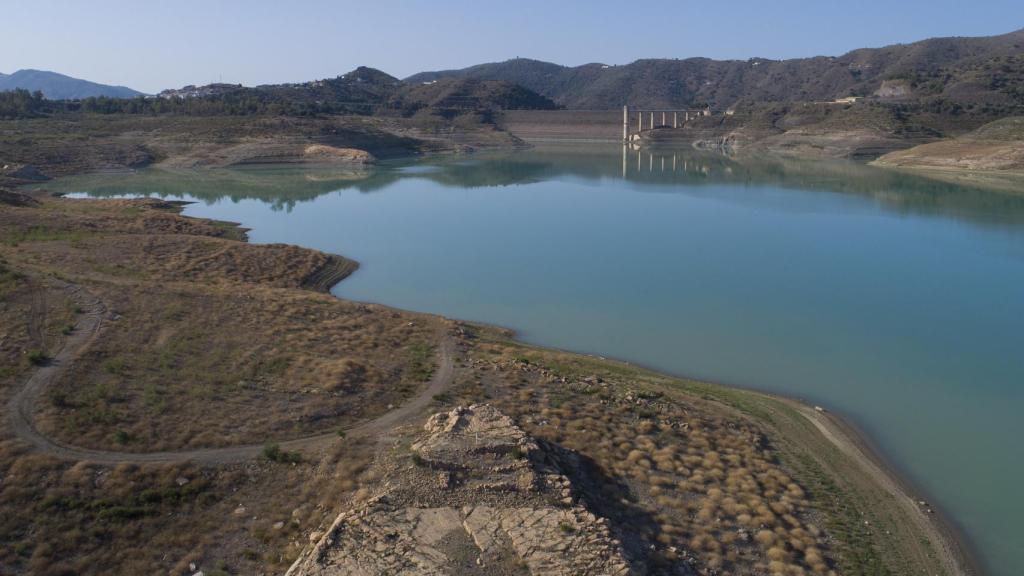 Pantano de La Viñuela (Málaga) en una imagen de archivo.