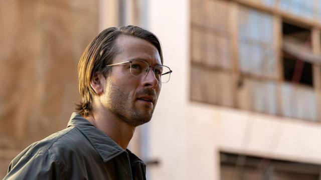 Glen Powell en 'Hit man' de Richard Linklater.