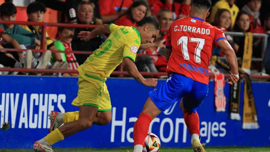 Yeremay en un lance del Lugo – Deportivo antes de caer lesionado